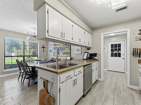 5th image of 395 Foxwood Cir
