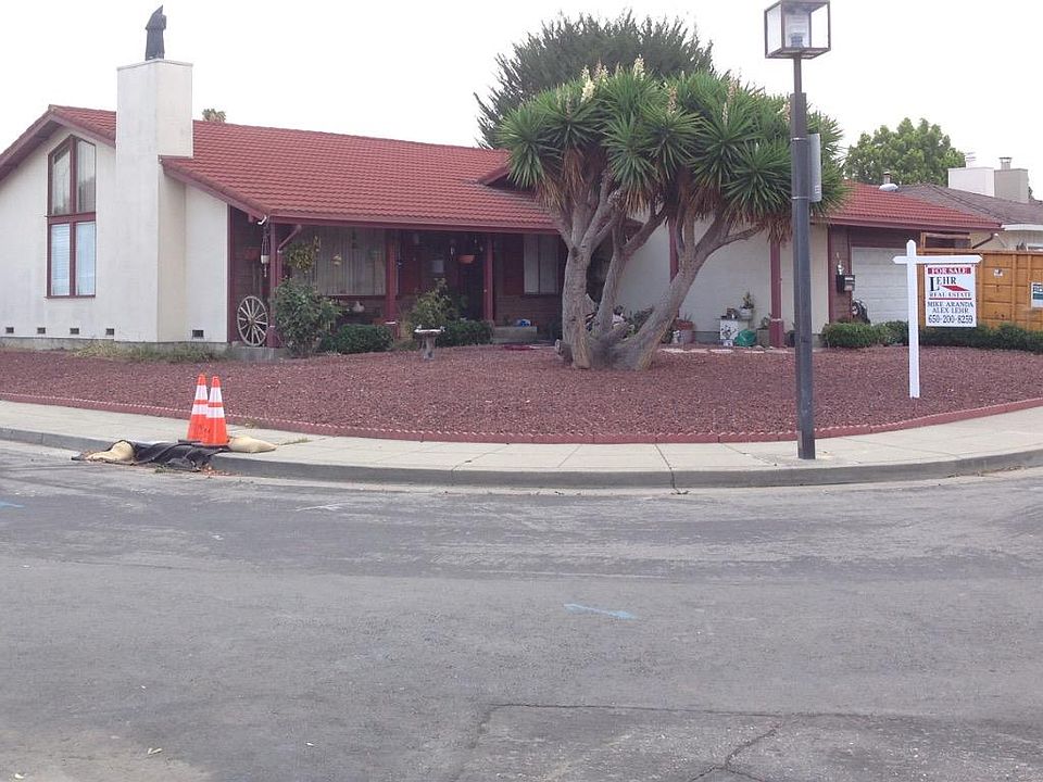 2nd image of 407 Compass Dr