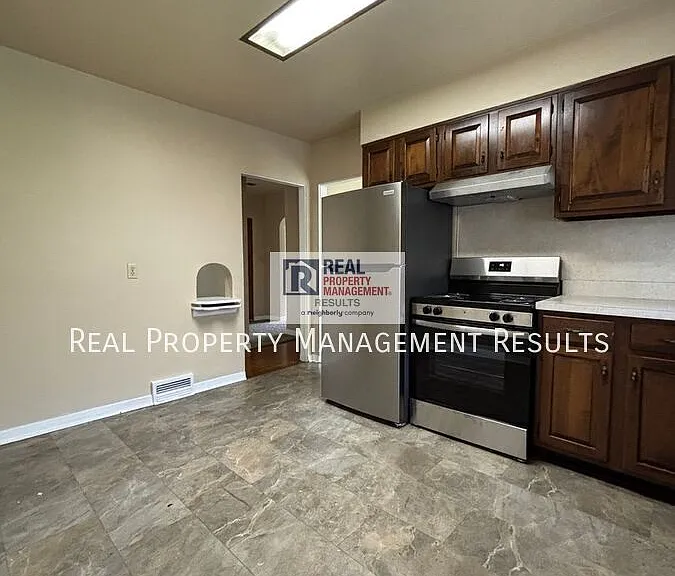 759 S Saint James Blvd — Photo 5