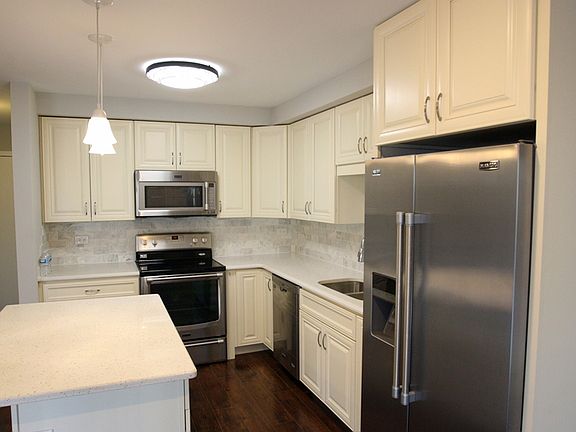 3rd image of 1935 Tanglewood Dr Unit K