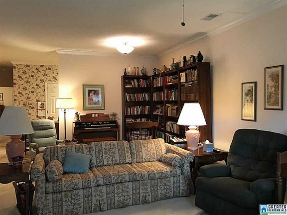 4th image of 439 Creekview Cir