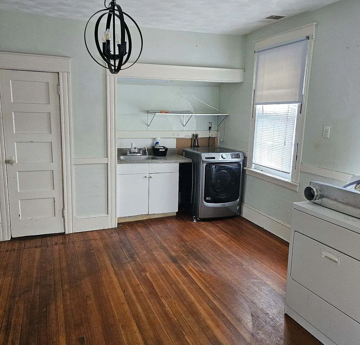 2 bed, 1100 sqft, $1,600 — Photo 2