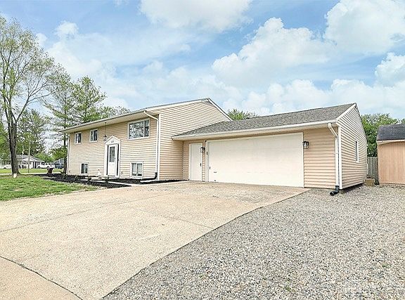 2nd image of 871 Marty Lee Ln