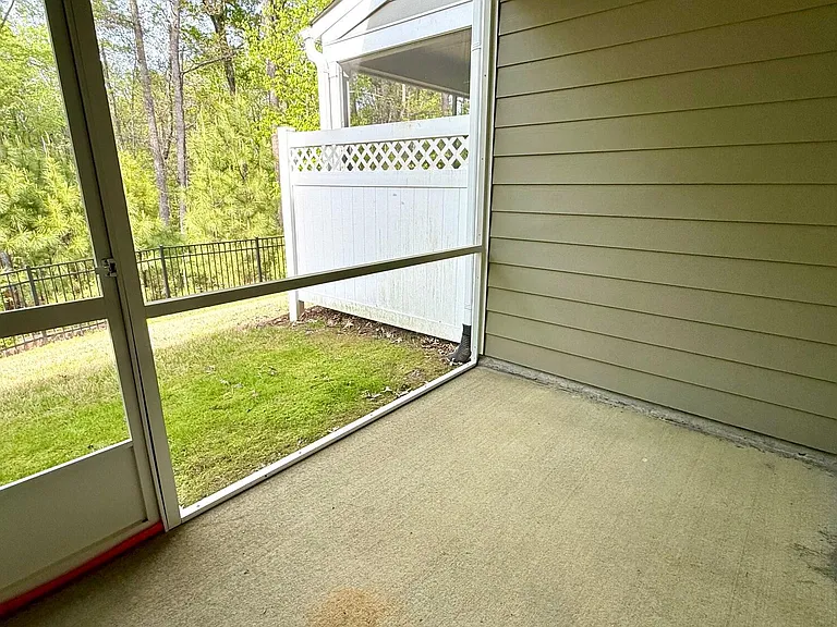 1037 Lakebrink Dr — Photo 28