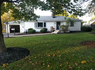 8340 Vernon Cir, Williamsville, NY 14221