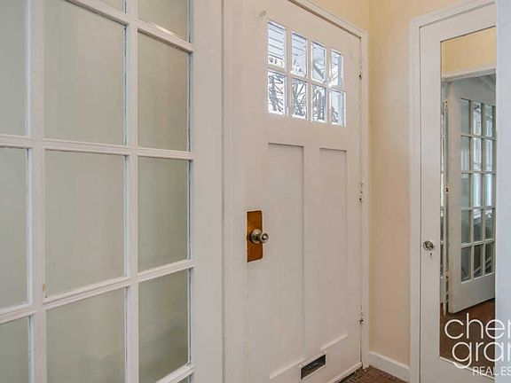 5th image of 647 Rosewood Ave SE