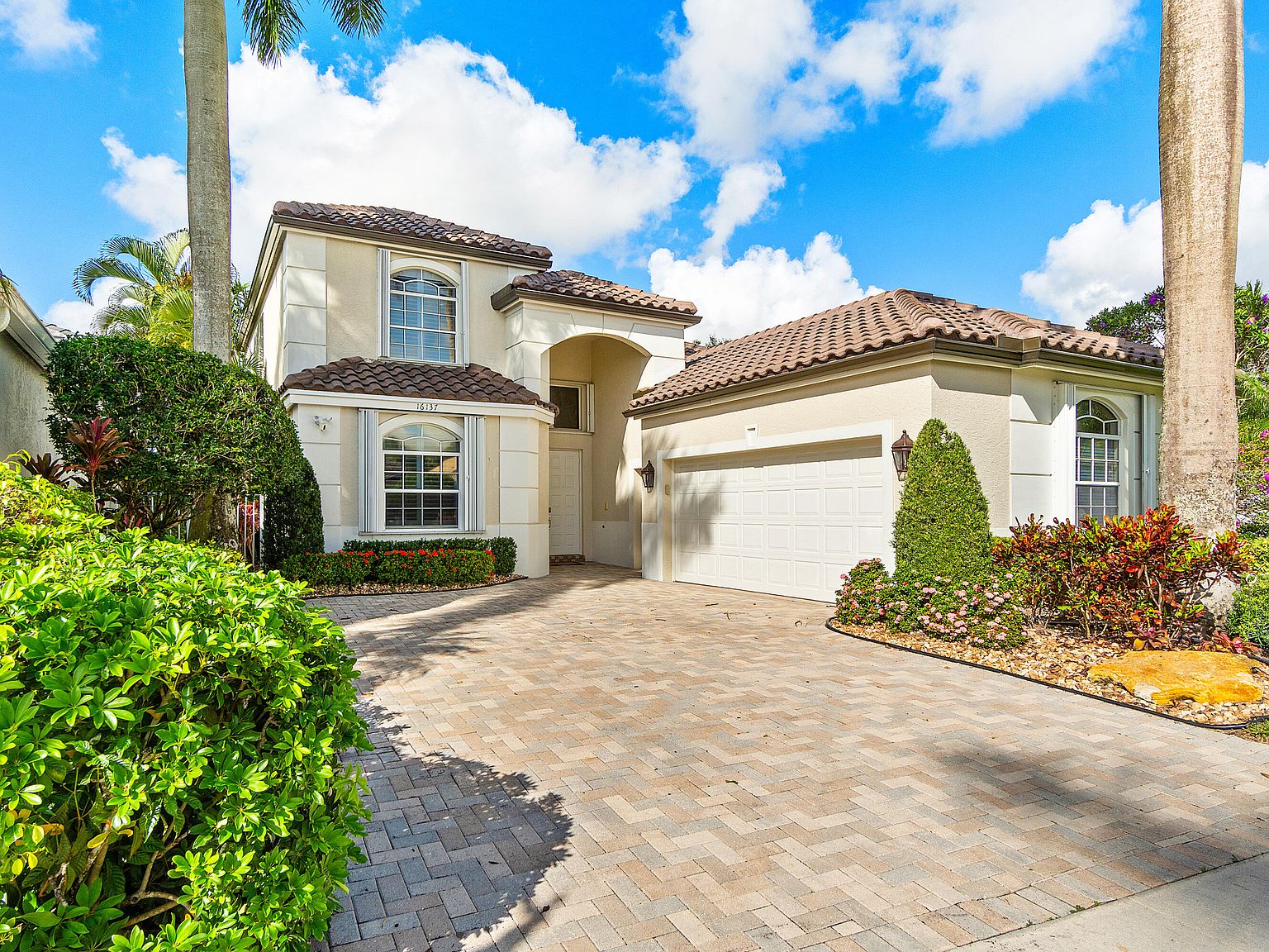 16137 Villa Vizcaya Pl