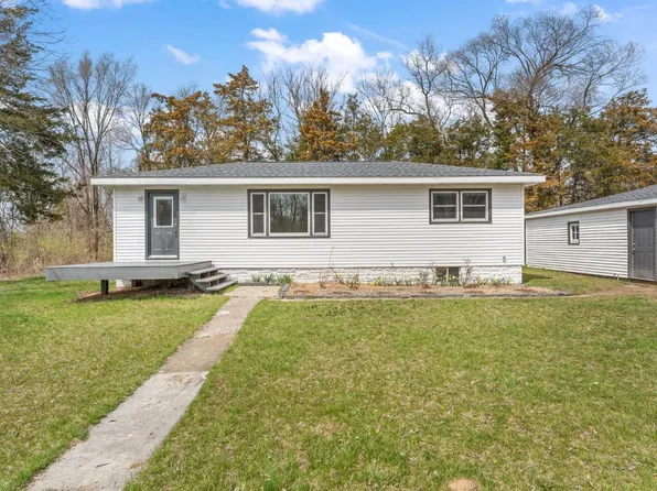 402 Blackberry St, North Judson, IN 46366