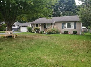 67 Willowen Dr, Rochester, NY 14609