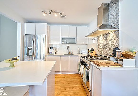 5th image of 172 Wilson Ave #2B