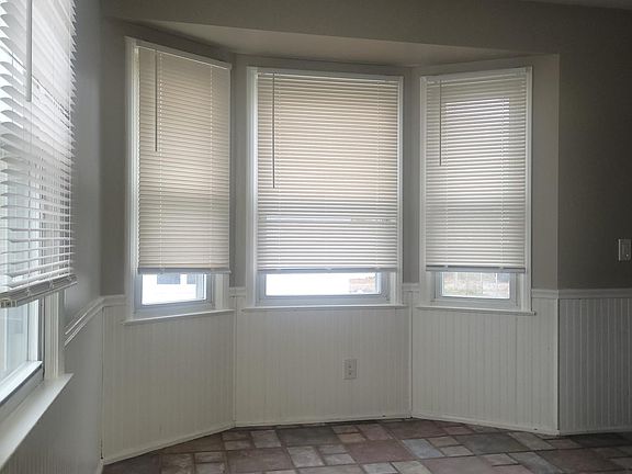 5th image of 878 Moran Ave