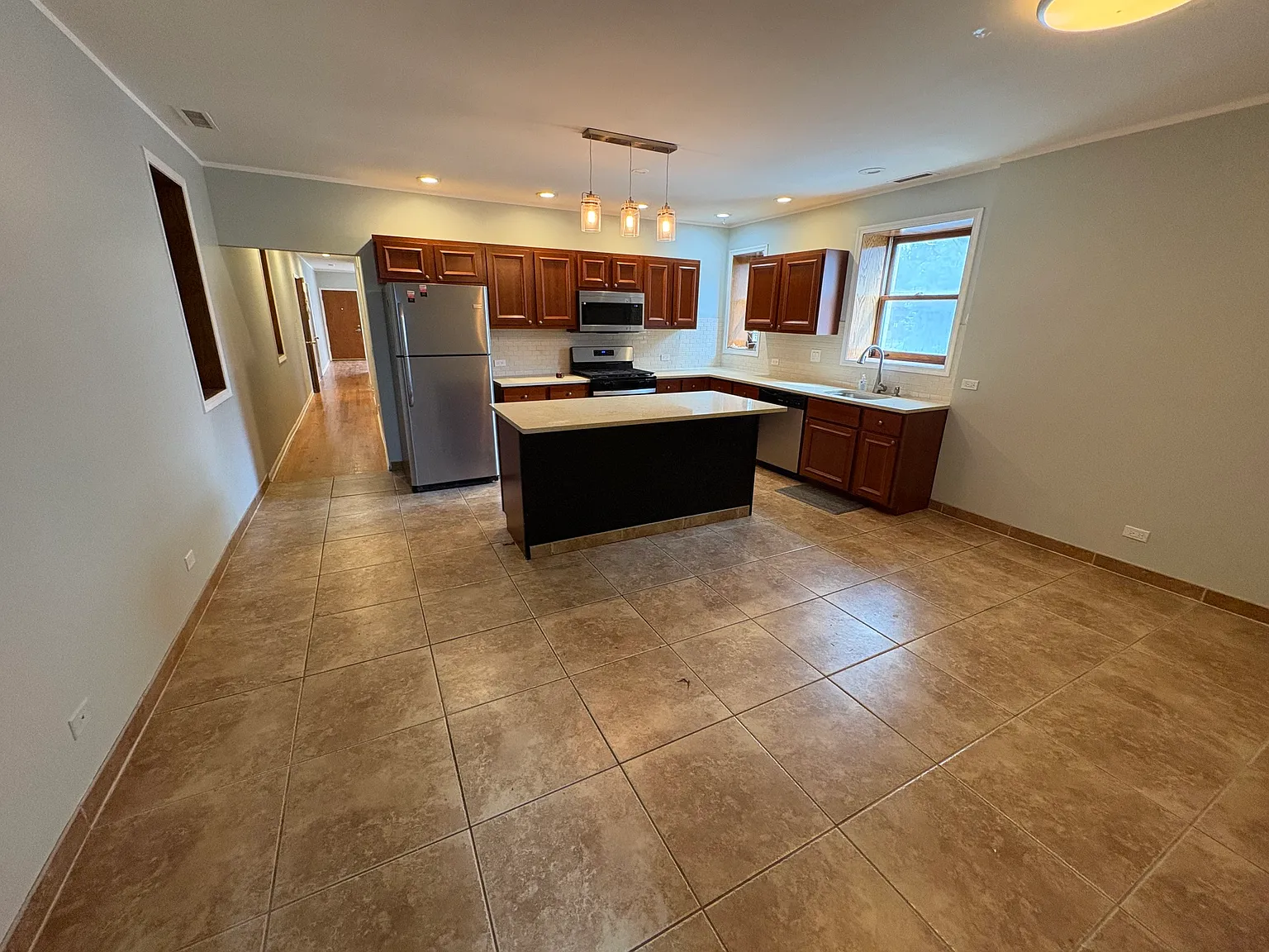 2 bed, 1580 sqft, $2,600 — Photo 2