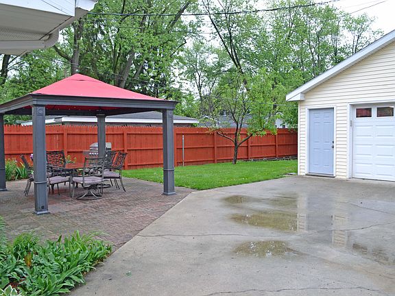3rd image of 2106 Greengold St