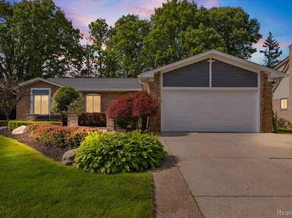 1101 Shallowdale Dr, Troy, MI 48085