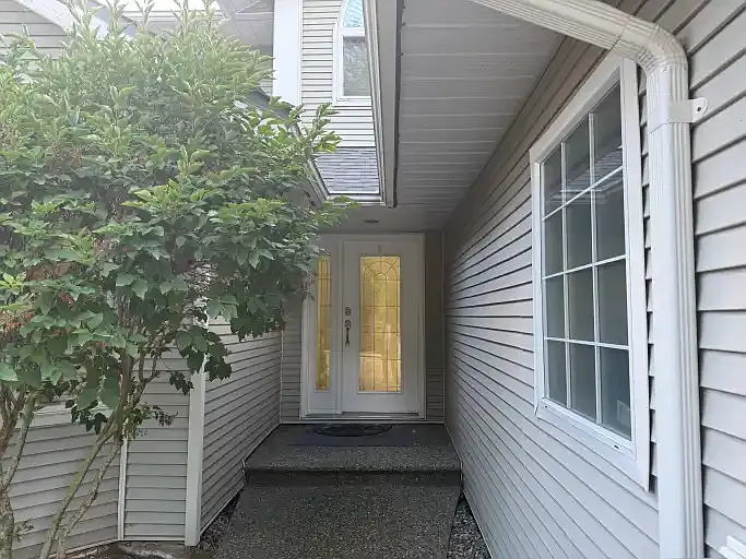 4 bed, 2.5 bath, 2357 sqft, $5,000 — Photo 2