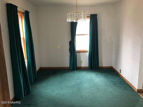 5th image of 270 Burr St