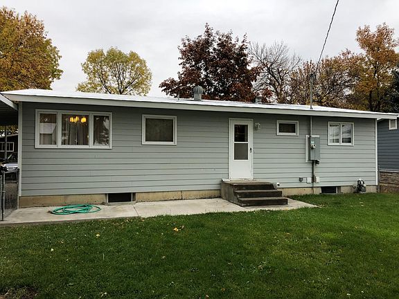 3rd image of 2220 Beloit Dr