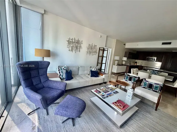 88 SW 7th St, Miami, FL