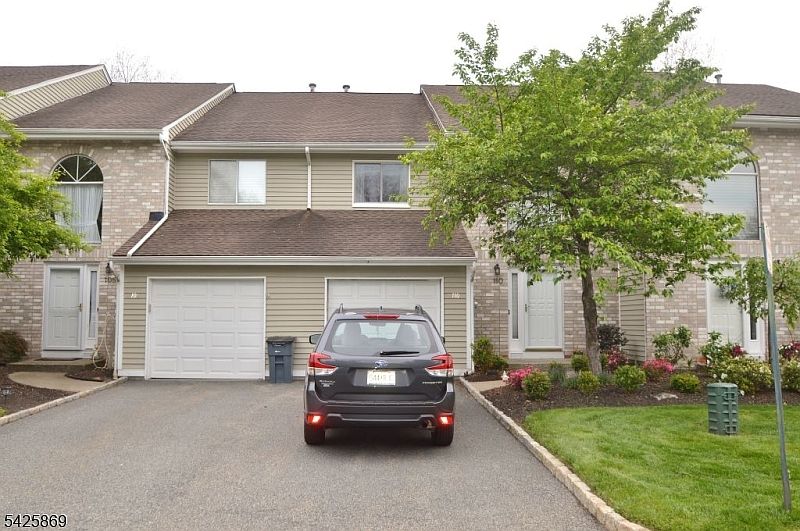 1st image of 110 Castle Ridge Dr