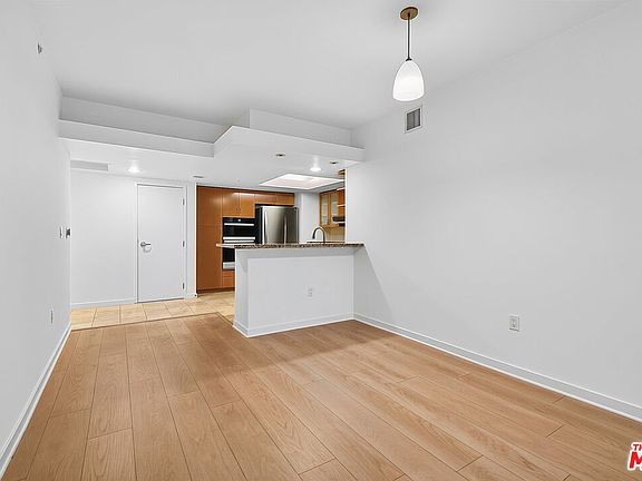 5th image of 13700 Marina Pointe Dr Unit 932