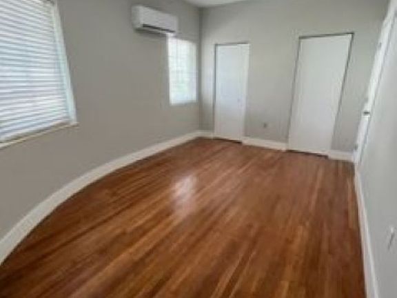 3rd image of 2460 Flamingo Dr #1