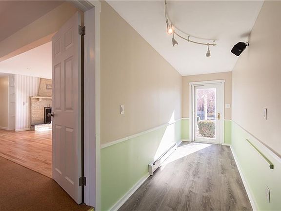 4th image of 161 Dexter St