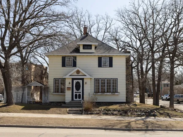 1049 Roosevelt Ave, Detroit Lakes, MN 56501