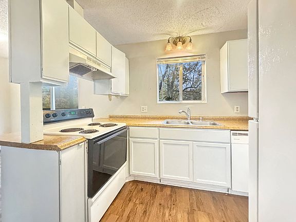 4th image of 3942 Darryl Ln