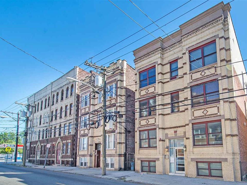 1st image of 324 Baldwin Ave #402