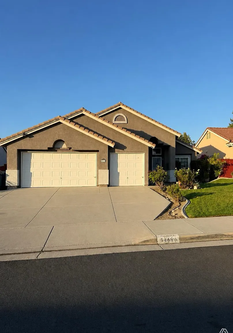 3 bed, 1697 sqft, $3,200 — Photo 1