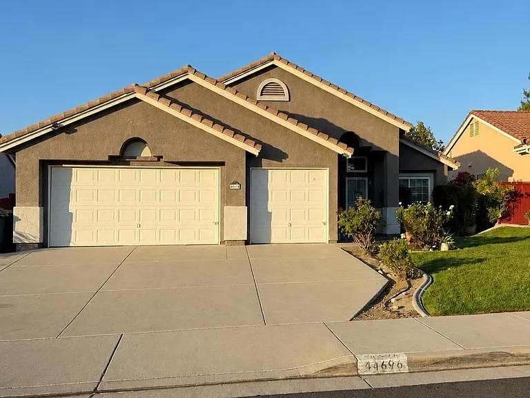 44696 Lorraine Dr — Photo 1