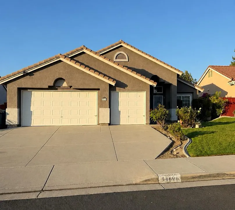 44696 Lorraine Dr