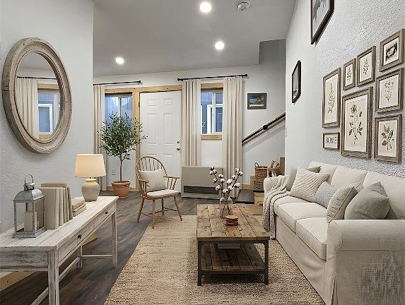 5th image of 102 Travertine St
