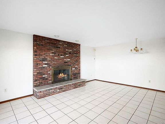 4th image of 107 S Highland Ave #2