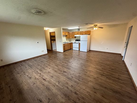3rd image of 414 14th Ave W