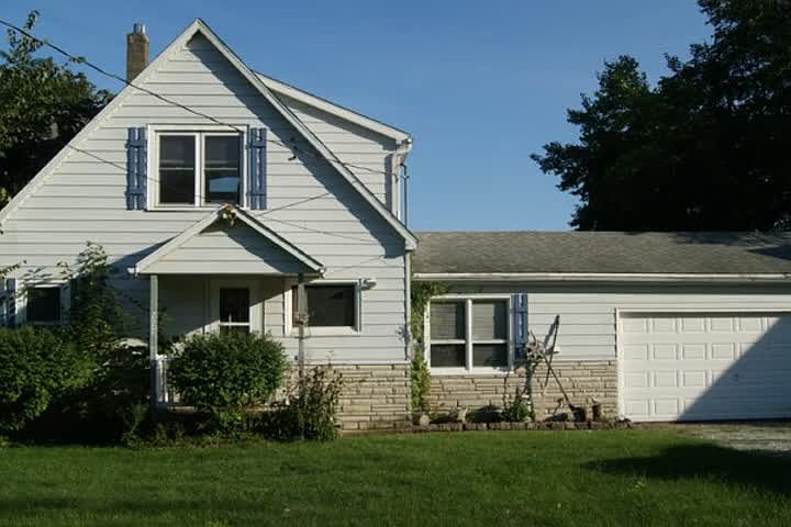 2nd image of 227 Lakeview Dr