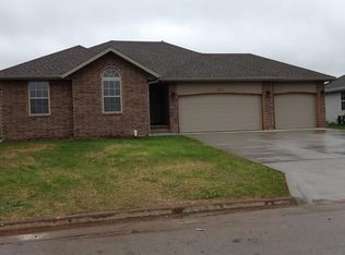 5661 W Sunflower Dr, Springfield, MO 65802