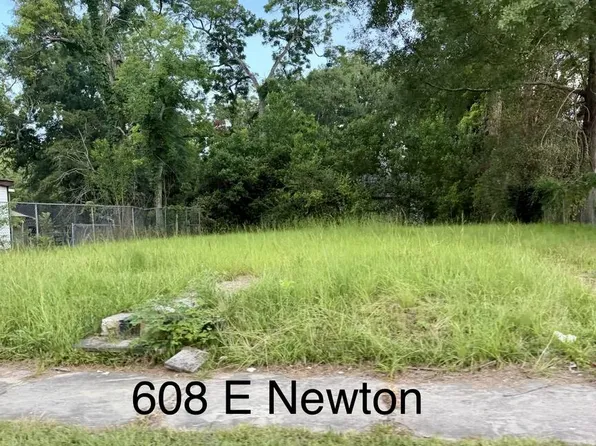 608 E Newton St, Dothan, AL 36303