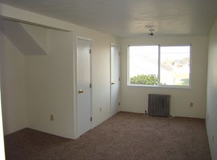 925 4th Ave APT 3, Seaside, OR 97138
