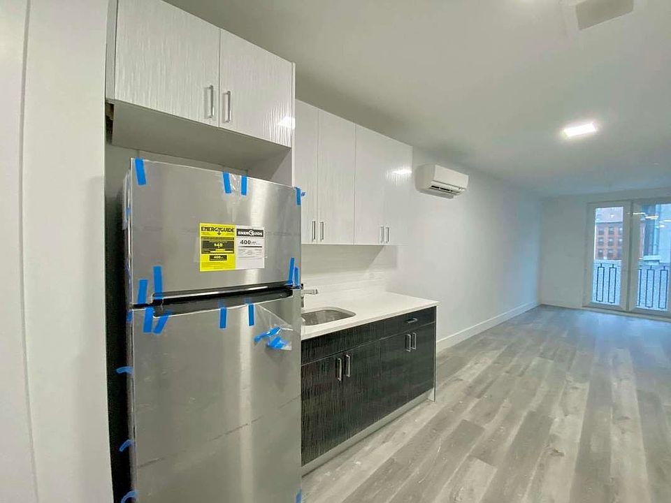 1st image of 440 Wythe Ave #301
