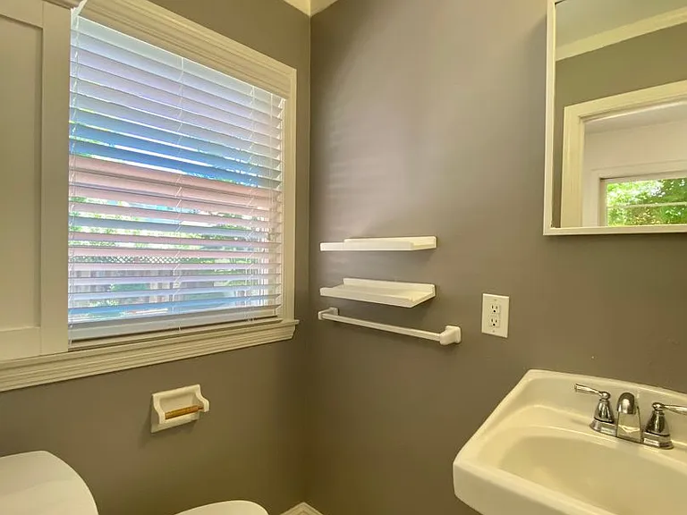 260 Colorado Ave — Photo 8