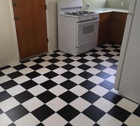 Gas eat in kitchen