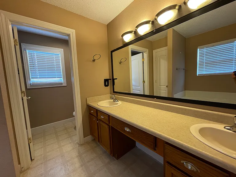 9532 Treyburn Green Way — Photo 17