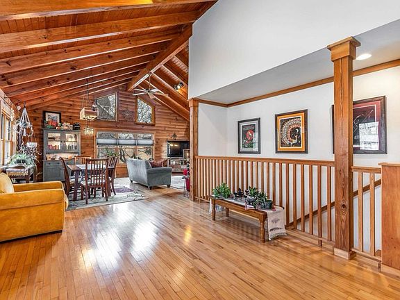 3rd image of 8906 Hickory Hollow Ct