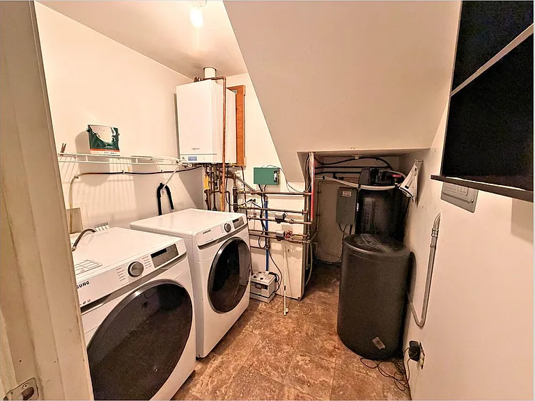 14 Cummings St #2 — Photo 12