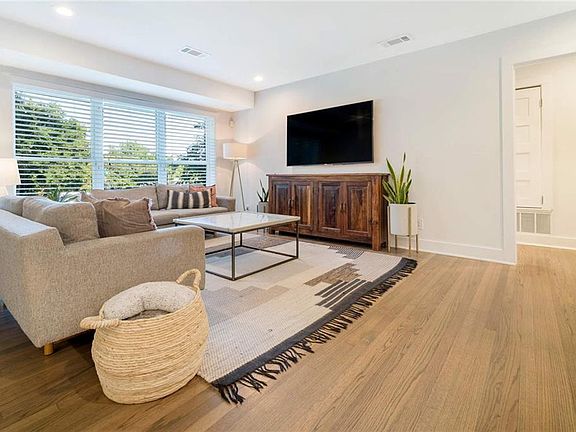 4th image of 403 Bon Aire Dr