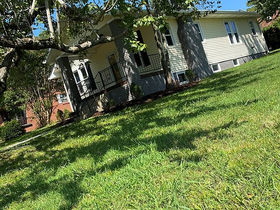 3rd image of 814 E Blythe St