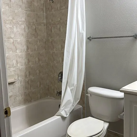 2616 SW 83rd Ter — Photo 3