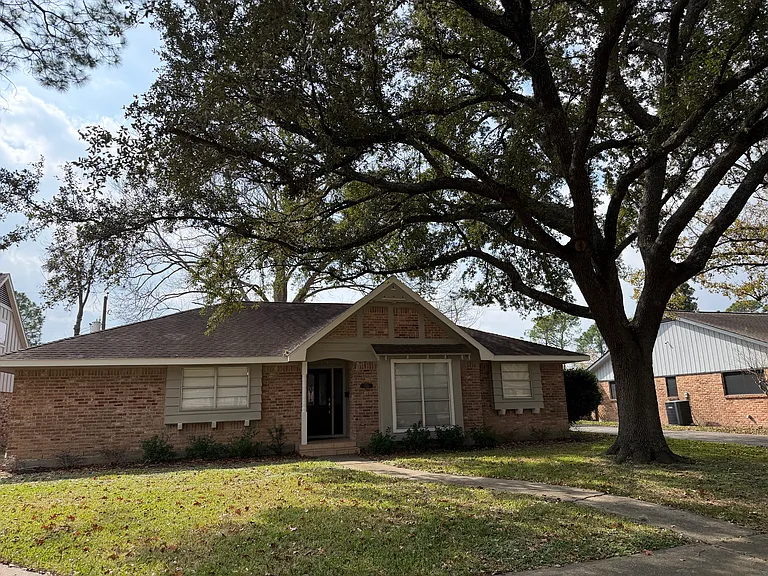 8211 Braes Meadow Dr — Photo 1
