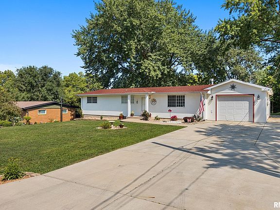 3rd image of 201 Fenestra Ln